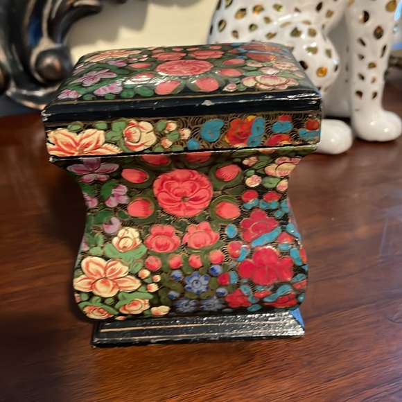 Wood flower trinket box - Picture 3 of 11